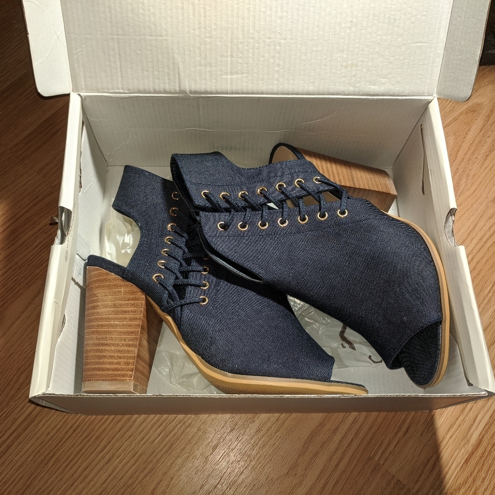 Cato Navy Blue sz 10W Zipper Heels